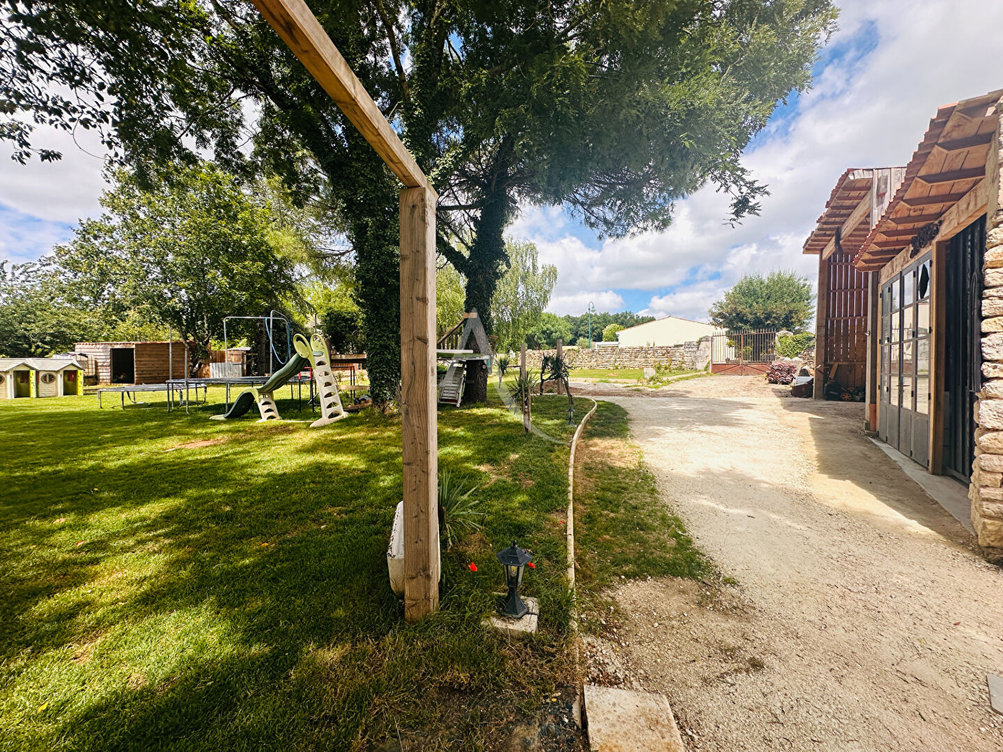 Maison SAINTES (17100) 6 pi&egrave;ces 224.00 m&sup2;
