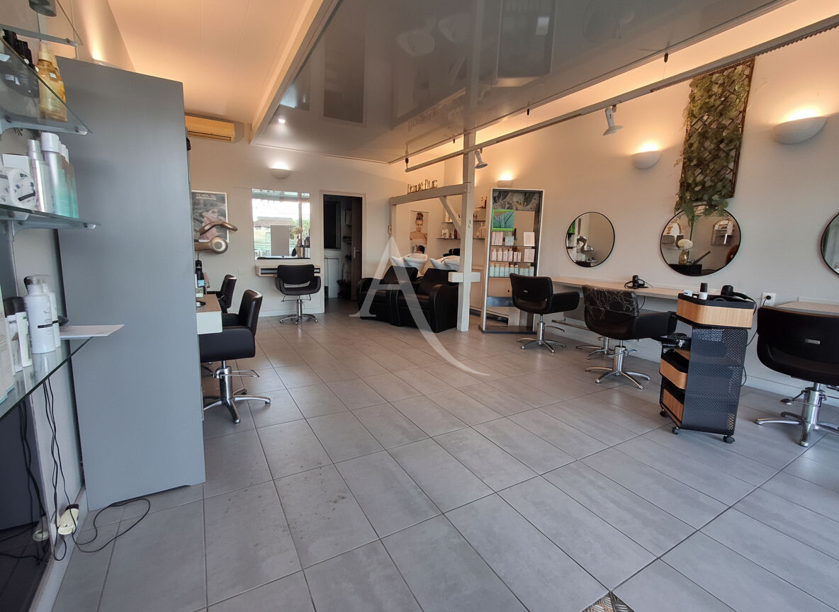 Local commercial SAINTES (17100) 2 pi&egrave;ces 54.00 m&sup2;