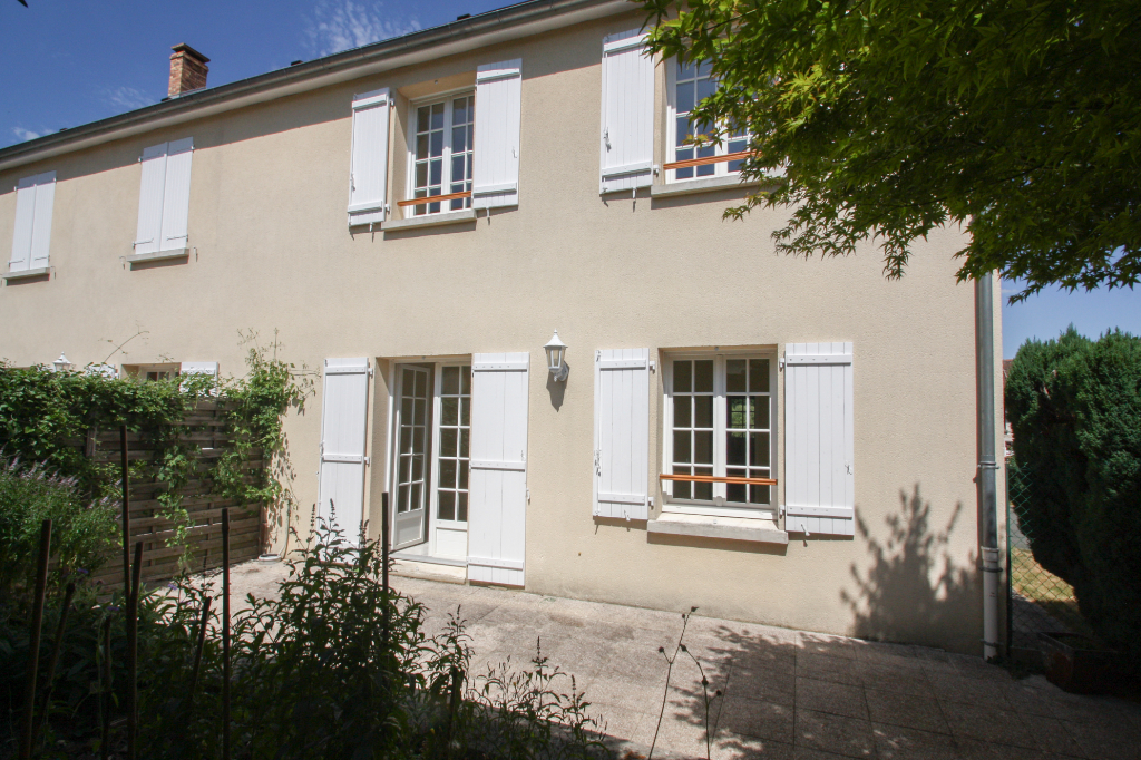 à 9 km de Us 1 110 € / mois cc Maison 4 pièces , 2 chambres 76.00 m² Voir le bien