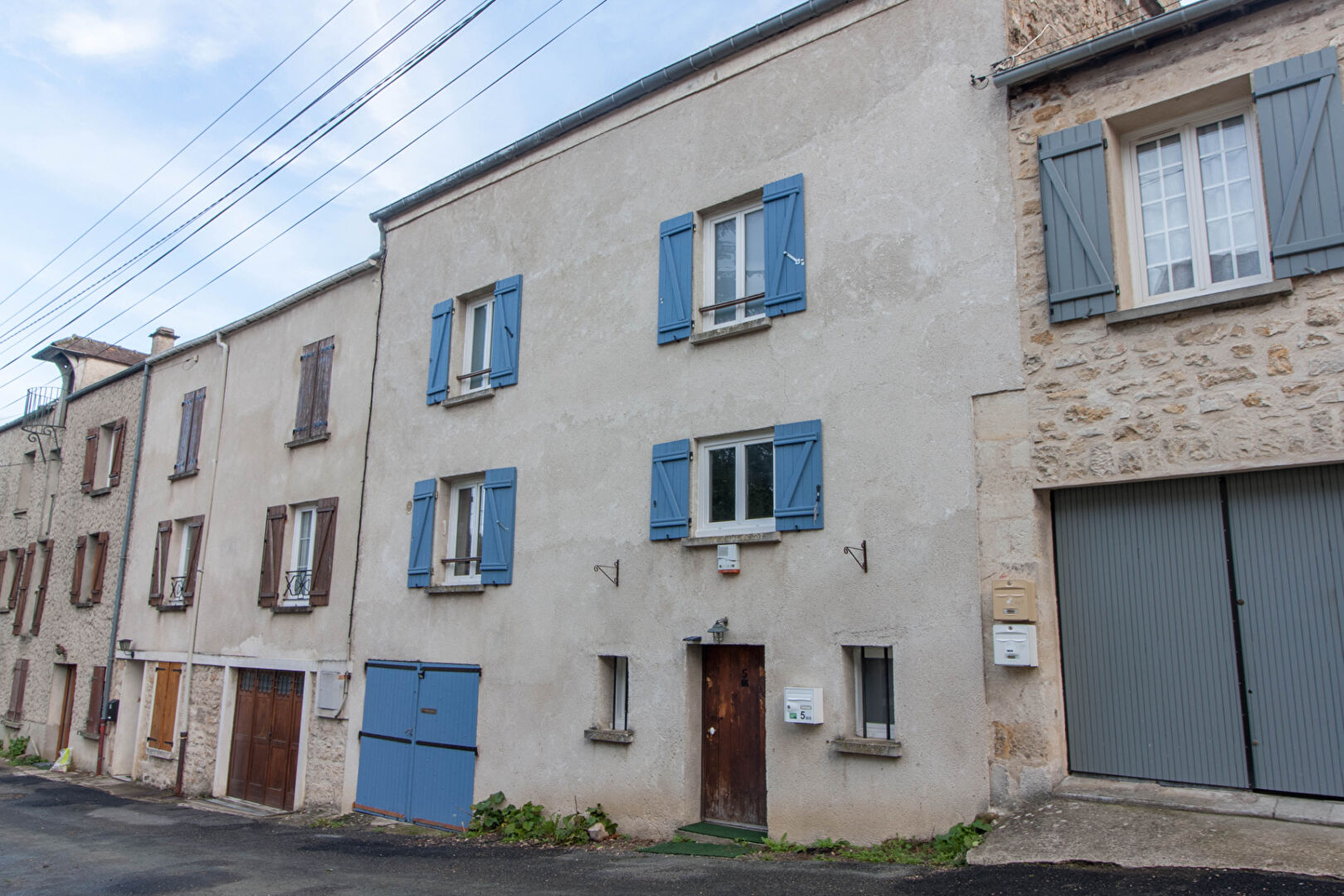 à 9 km de Us Exclusif 1 250 € / mois cc Maison 5 pièces , 3 chambres 140.00 m² Avec jardin, terrasse, garage/box Voir le bien