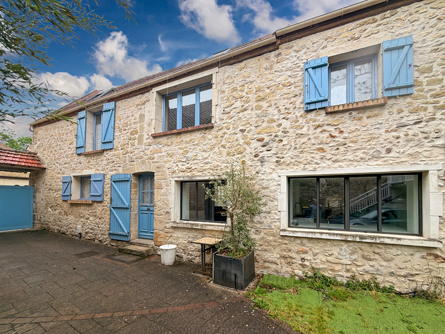 à 33 km de Guyancourt 1 200 € / mois cc Maison 4 pièces , 2 chambres 95.00 m² Voir le bien