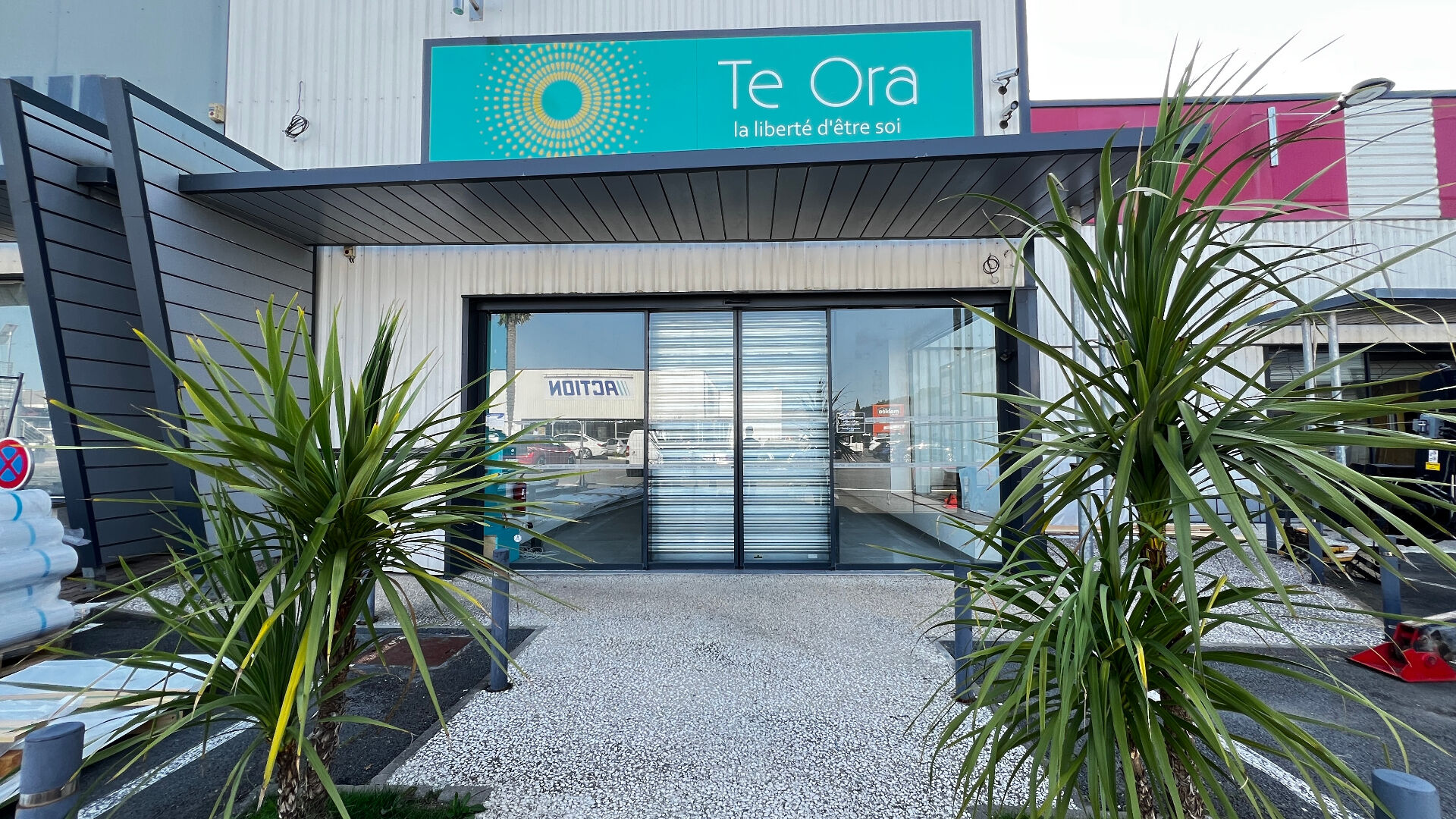 Local commercial ROYAN (17200) 108.00 m&sup2;