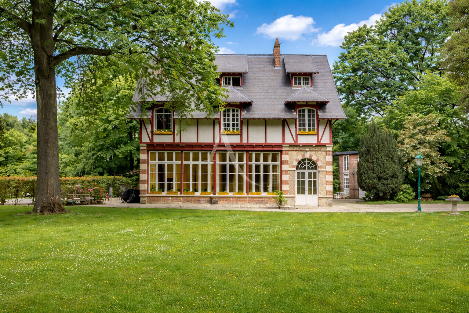Maison LAGNY SUR MARNE (77400) 11 pi&egrave;ces 424.00 m&sup2;