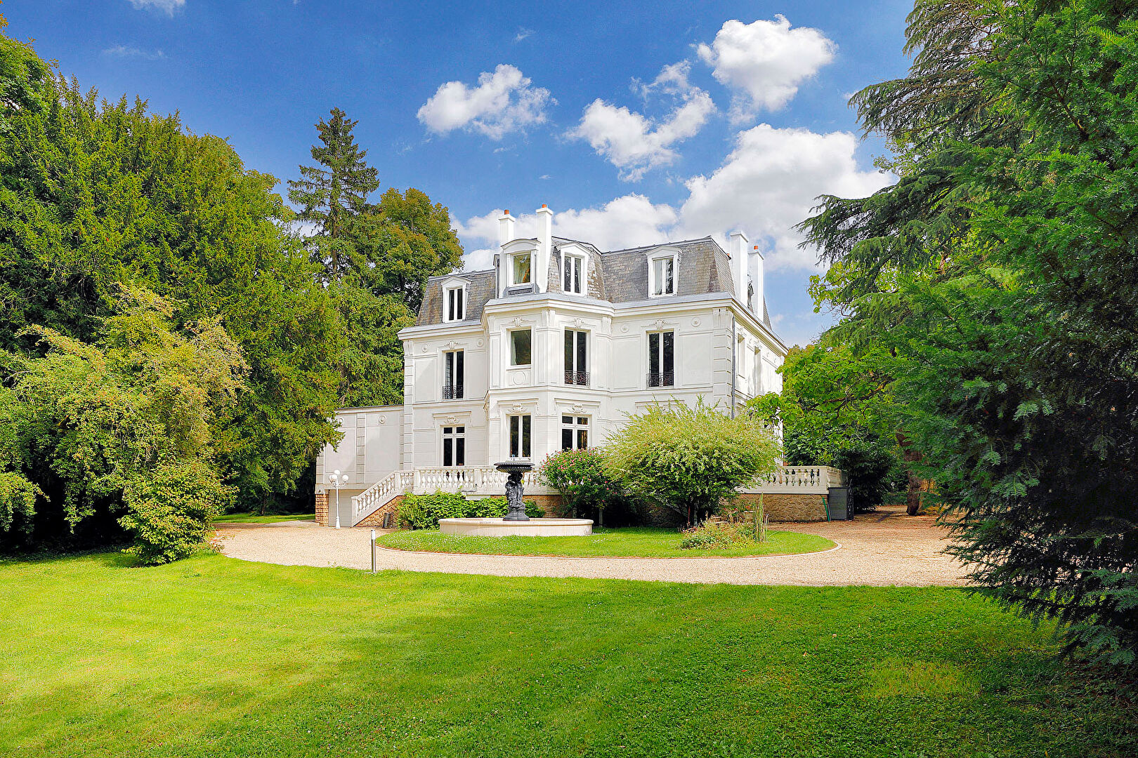Demeure de Prestige LAGNY SUR MARNE (77400) 12 pièces 377.00 m²