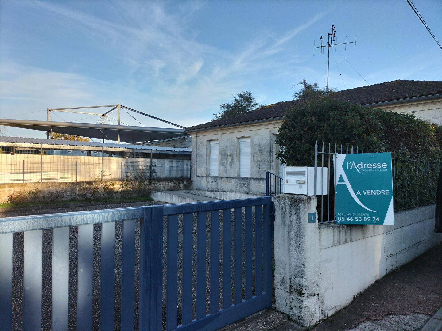 Local commercial TONNAY CHARENTE (17430) 6 pièces 91.06 m²