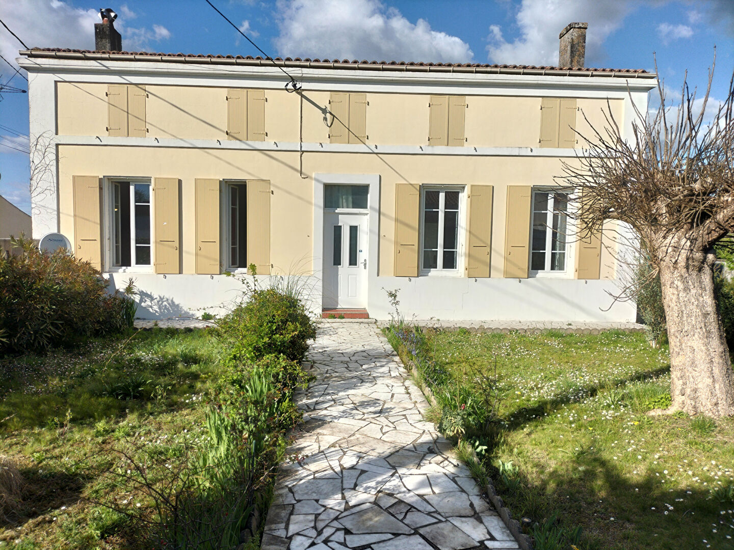 Maison TONNAY CHARENTE (17430) 10 pièces 215.29 m²