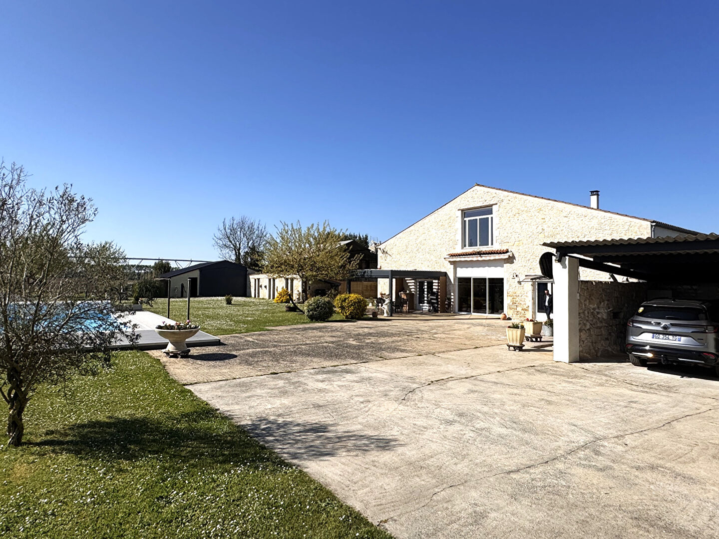Maison TONNAY CHARENTE (17430) 6 pièces 470.00 m²