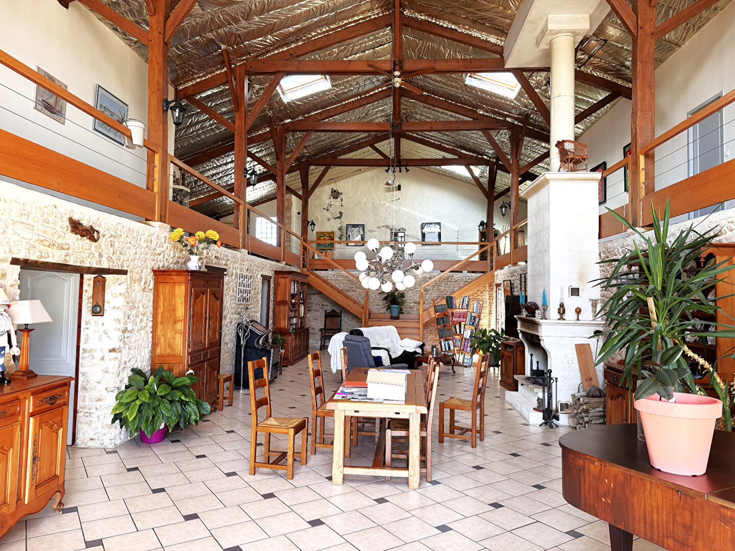 Maison TONNAY CHARENTE (17430) 6 pi&egrave;ces 470.00 m&sup2;