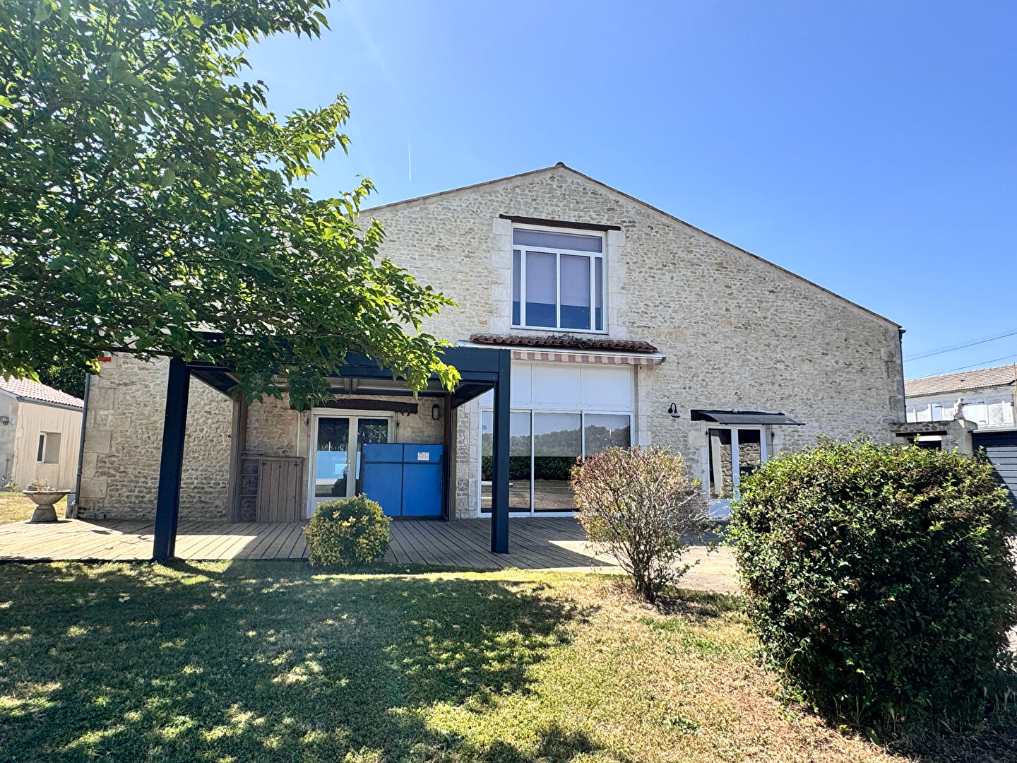 Maison TONNAY CHARENTE (17430) 6 pi&egrave;ces 470.00 m&sup2;