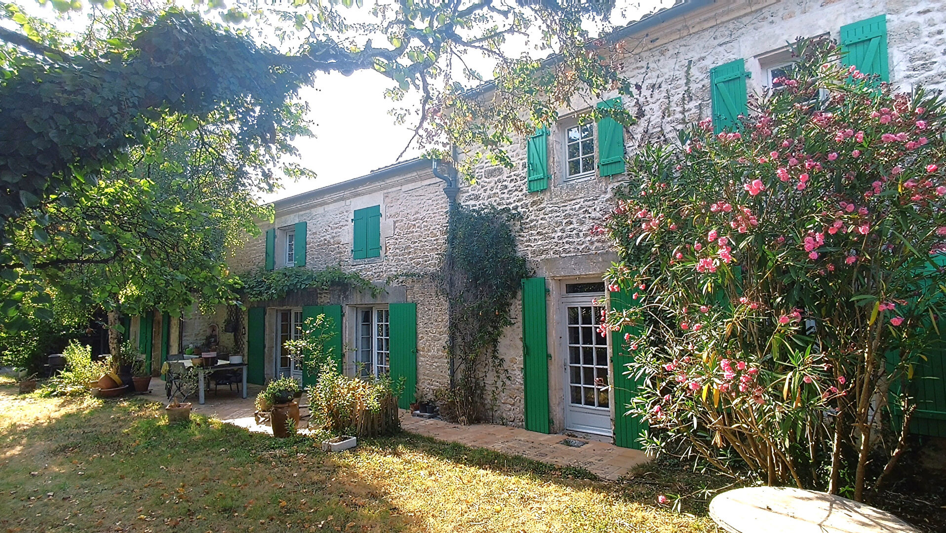 Maison SAINT HIPPOLYTE (17430) 6 pièces 188.36 m²