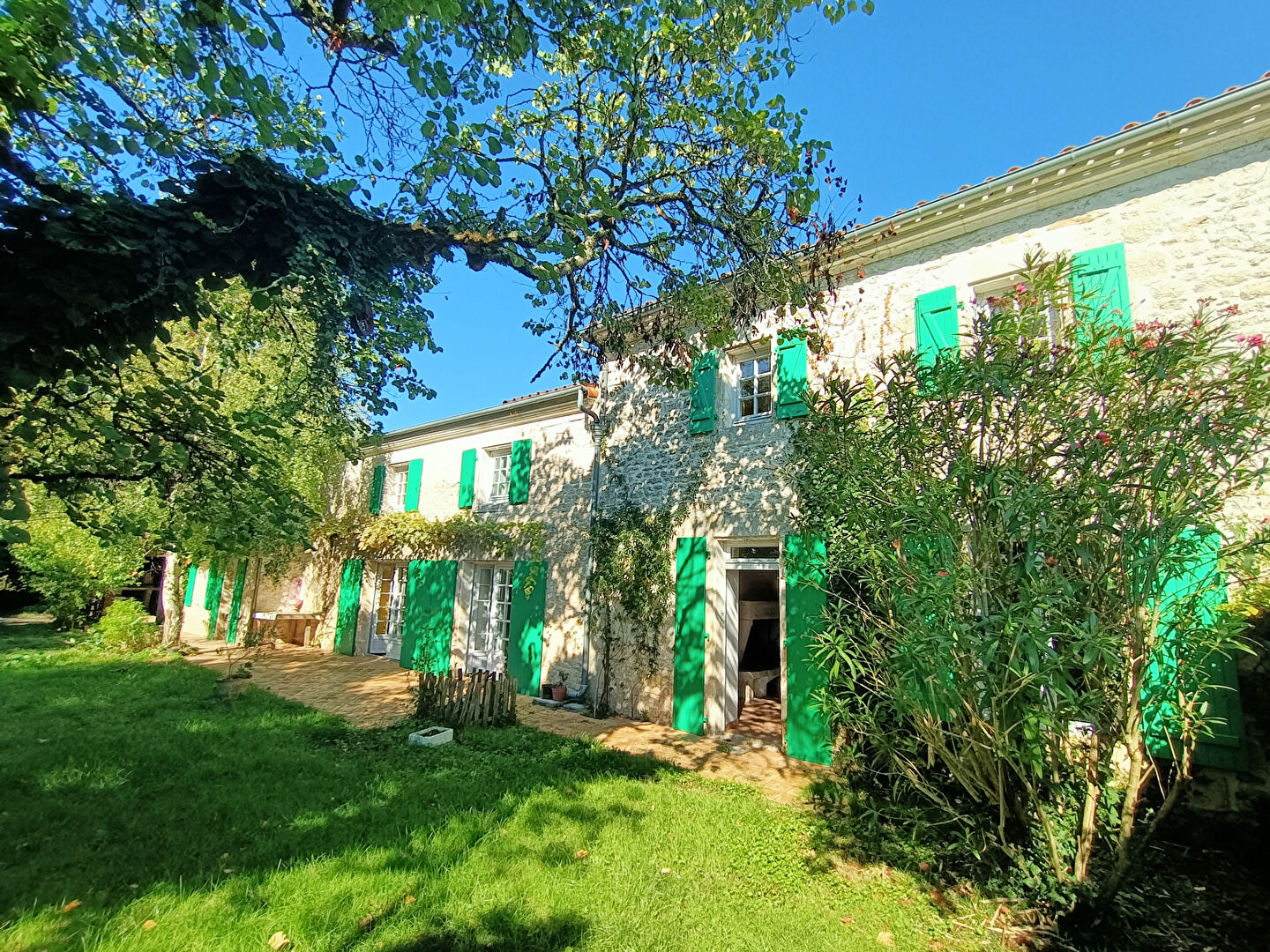 Maison SAINT HIPPOLYTE (17430) 6 pièces 188.36 m²