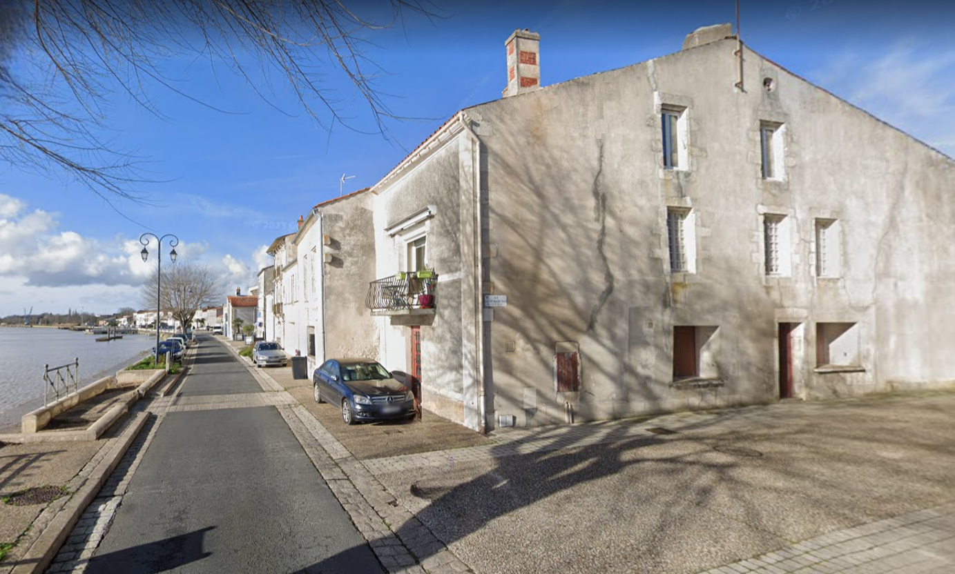 Immeuble TONNAY CHARENTE (17430) 8 pièces 237.40 m²