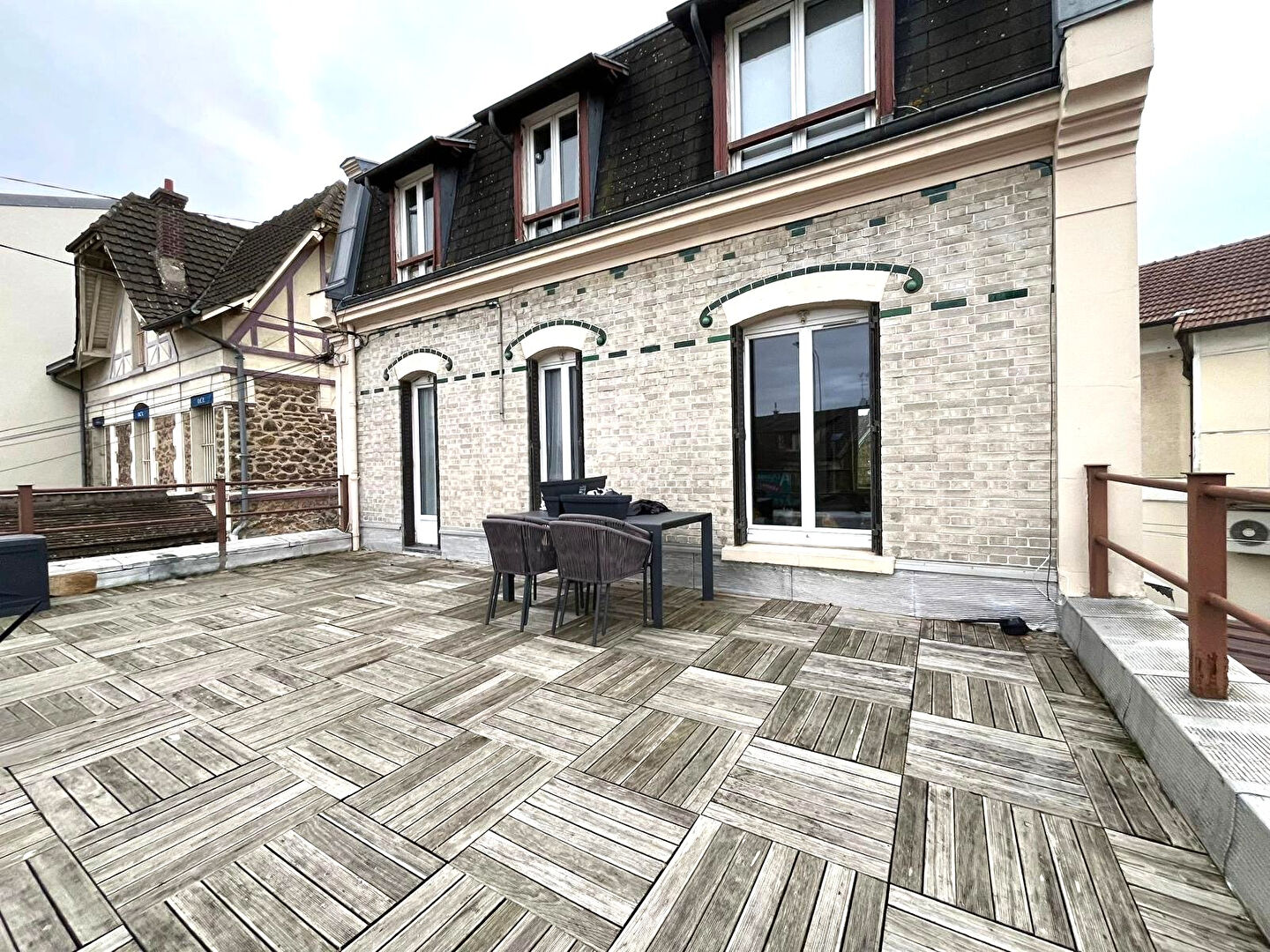 Appartement VAIRES SUR MARNE (77360) 1 pièce 27.00 m²