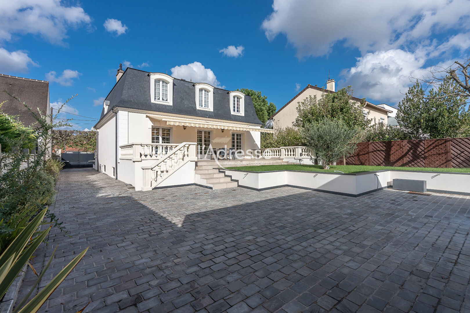 Champs-sur-Marne (77) 985 000 € Maison 11 pièces , 5 chambres 160.00 m² Avec jardin, terrasse, garage/box Voir le bien
