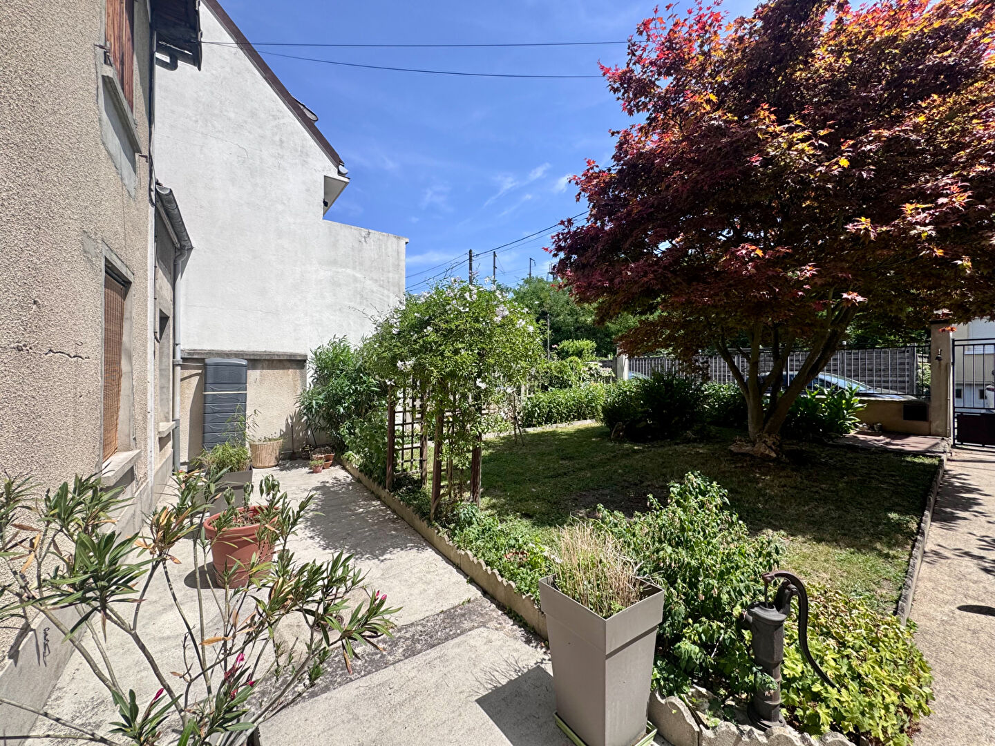 Neuilly-sur-Marne (93) 274 000 € Maison 4 pièces , 2 chambres 64.84 m² Avec jardin Voir le bien