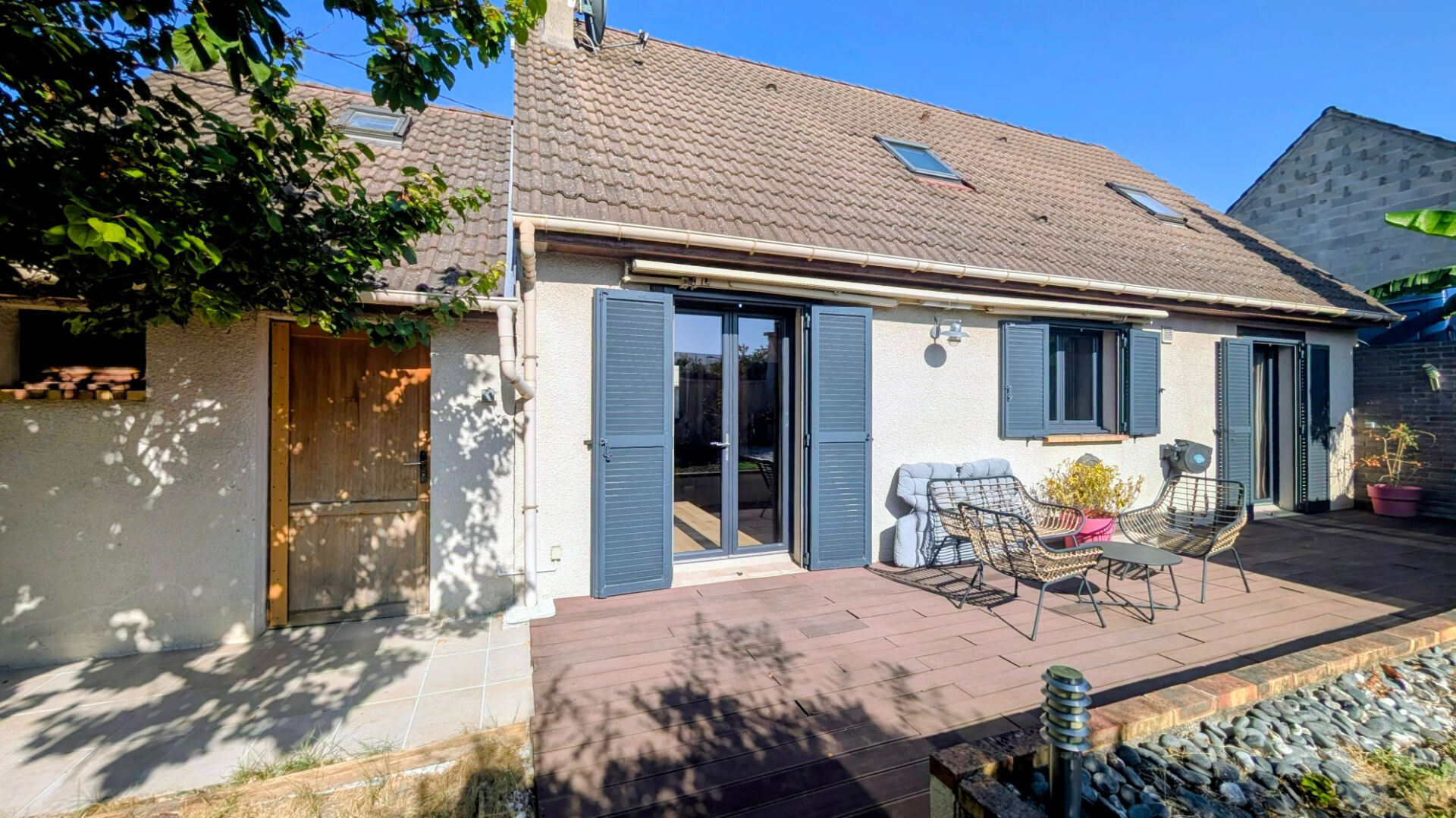 à 26 km de Soisy-sous-Montmorency Exclusif 2 300 € / mois cc Maison 5 pièces , 4 chambres 105.10 m² Meublé Avec jardin, terrasse, garage/box Voir le bien