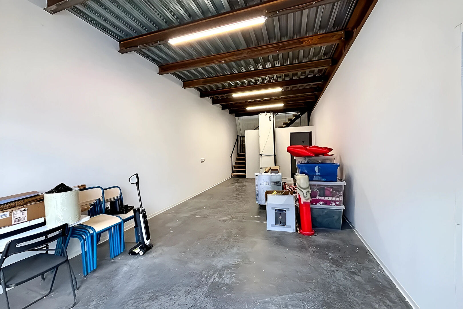 Local commercial Vestric et Candiac (30600) 300.00 m&sup2;