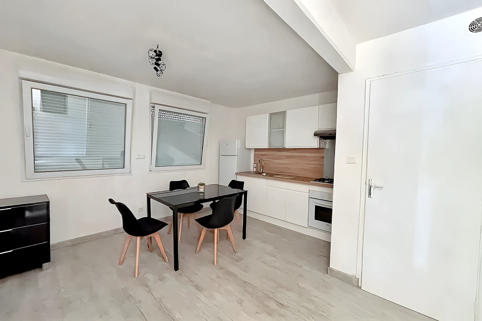 Appartement VAUVERT (30600) 2 pi&egrave;ces 28.43 m&sup2;