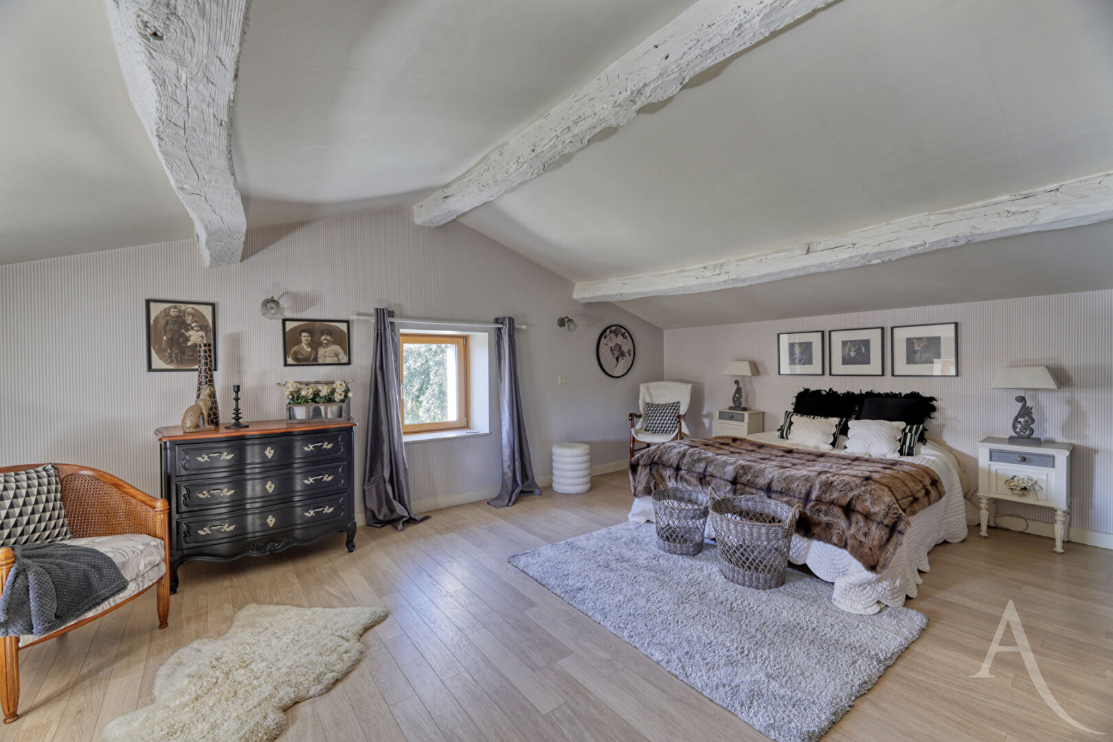 Maison MONTAIGU VENDEE (85600) 8 pi&egrave;ces 241.00 m&sup2;