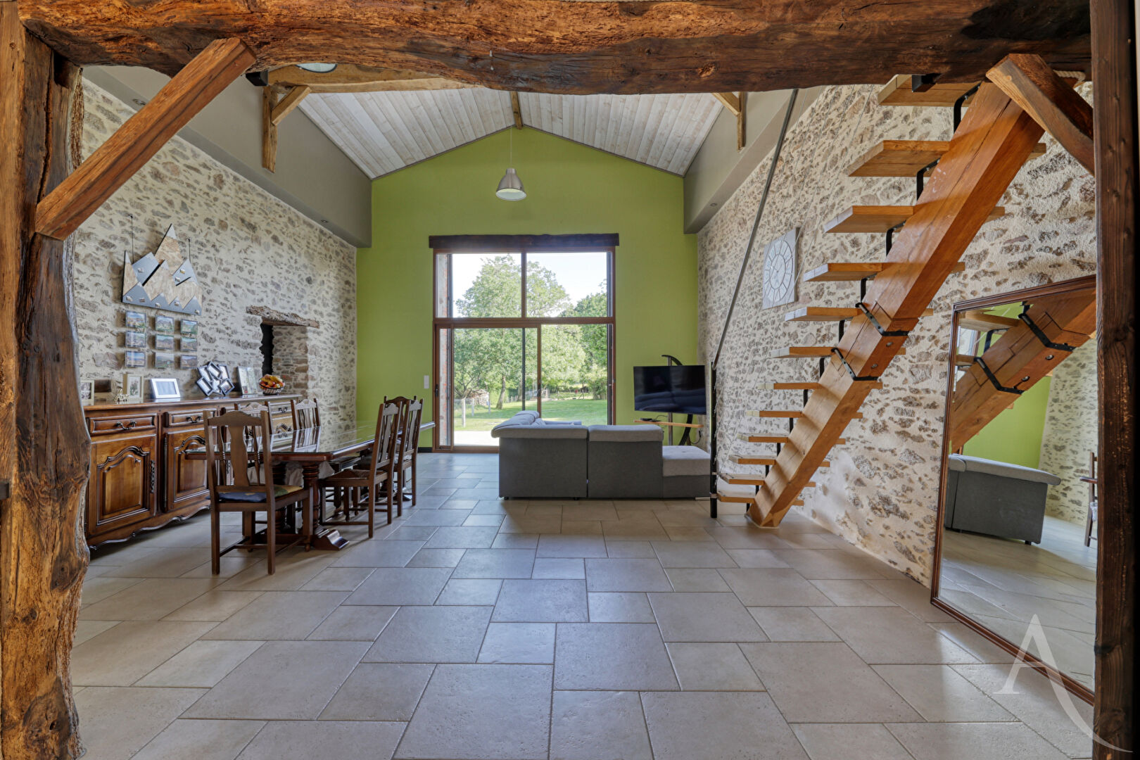 Maison SAINT ETIENNE DU BOIS (85670) 5 pi&egrave;ces 160.00 m&sup2;