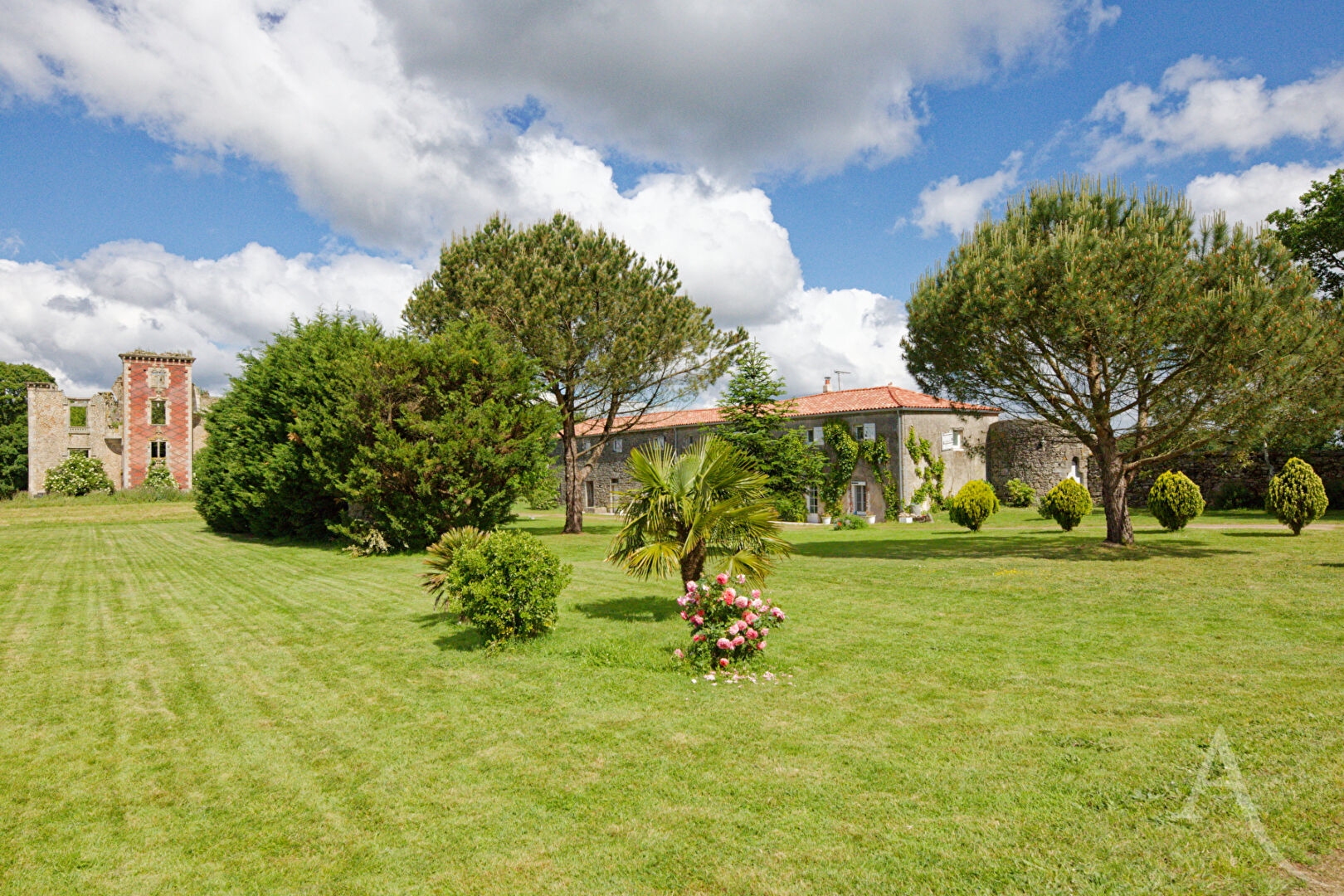 Maison BEAUFOU (85170) 7 pi&egrave;ces 226.00 m&sup2;