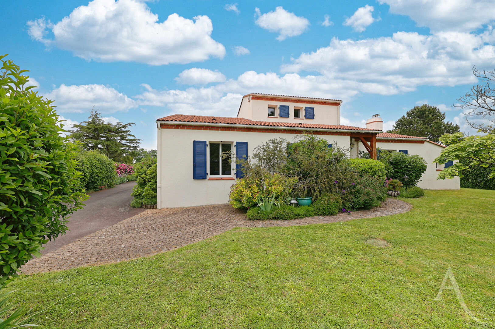Maison MONTAIGU VENDEE (85600) 6 pièces 142.00 m²