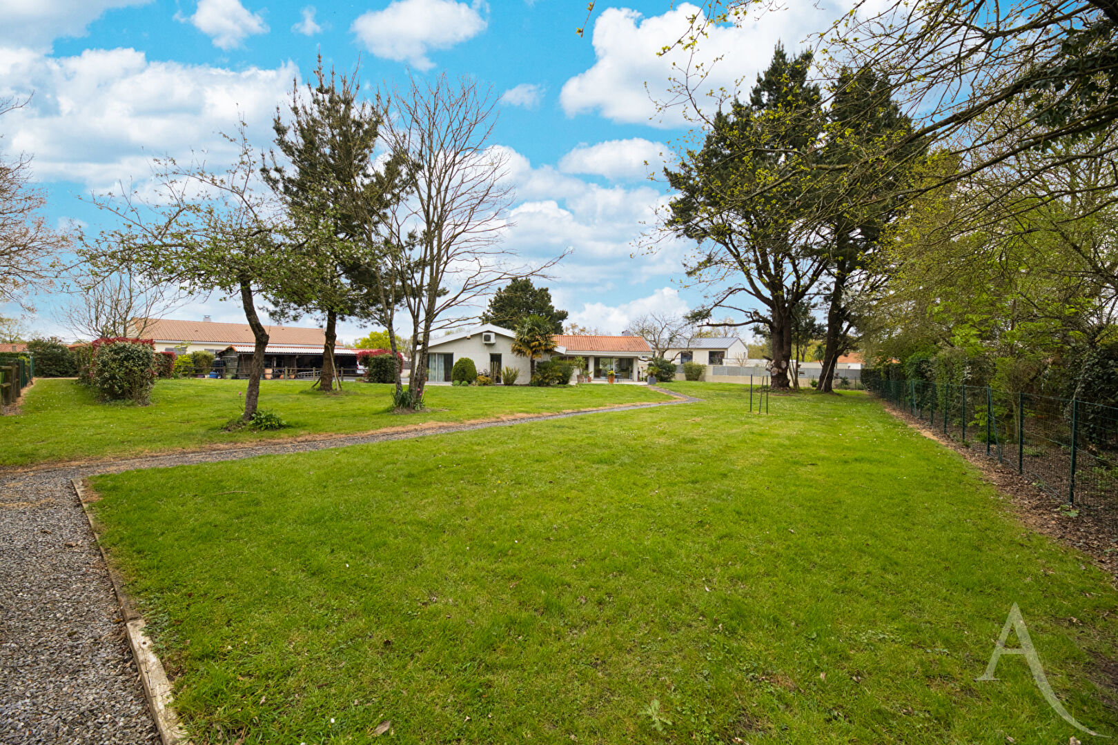 Maison MONTAIGU VENDEE (85600) 6 pi&egrave;ces 163.00 m&sup2;