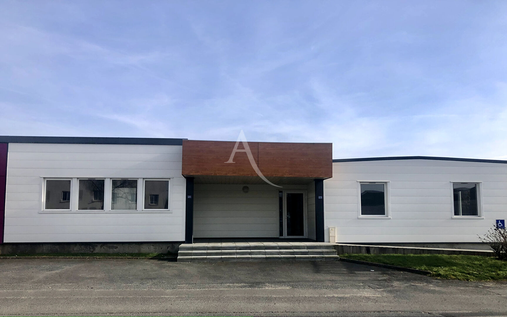 Bureaux MONTAIGU VENDEE (85600) 137.00 m²