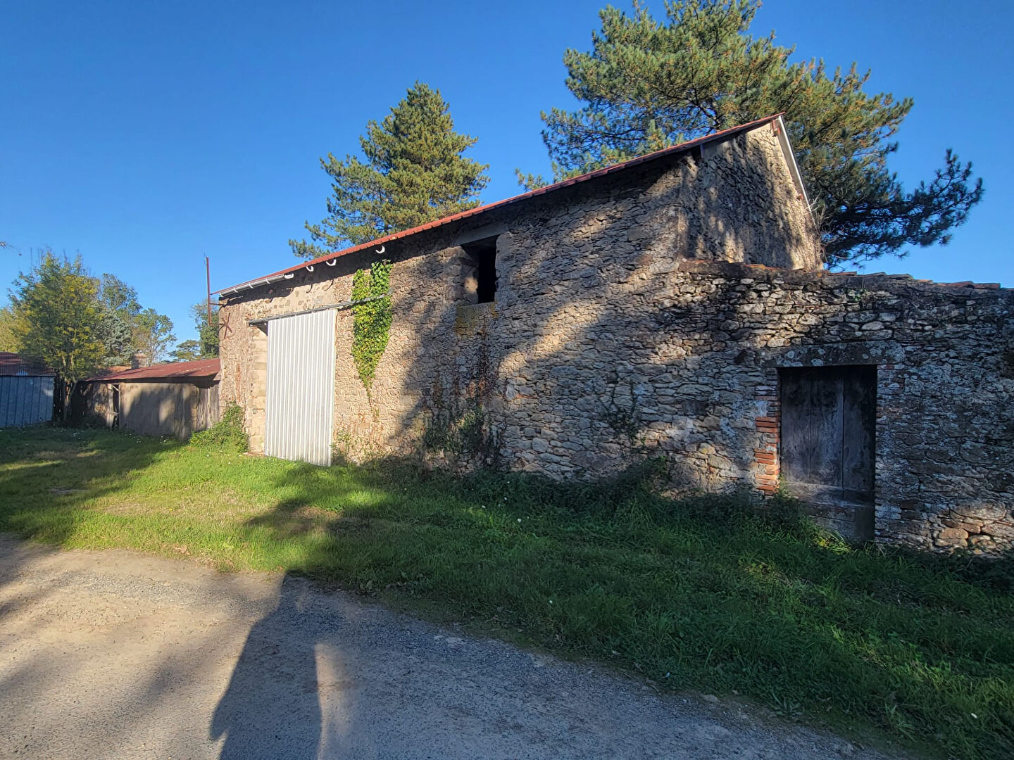 Maison BEAUFOU (85170) 2 pièces 230.00 m²