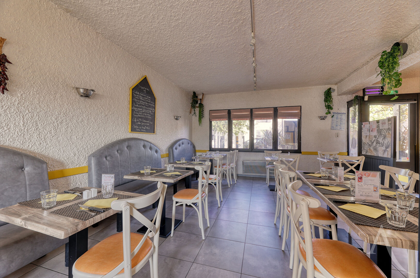 Fonds de commerce MONTAIGU VENDEE (85600) 4 pi&egrave;ces 90.00 m&sup2;