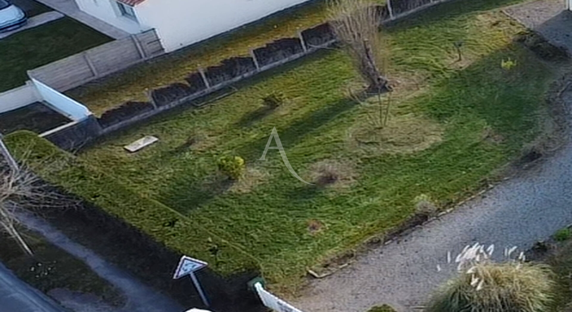 Terrain LA CHAIZE GIRAUD (85220) 220.00 m&sup2;