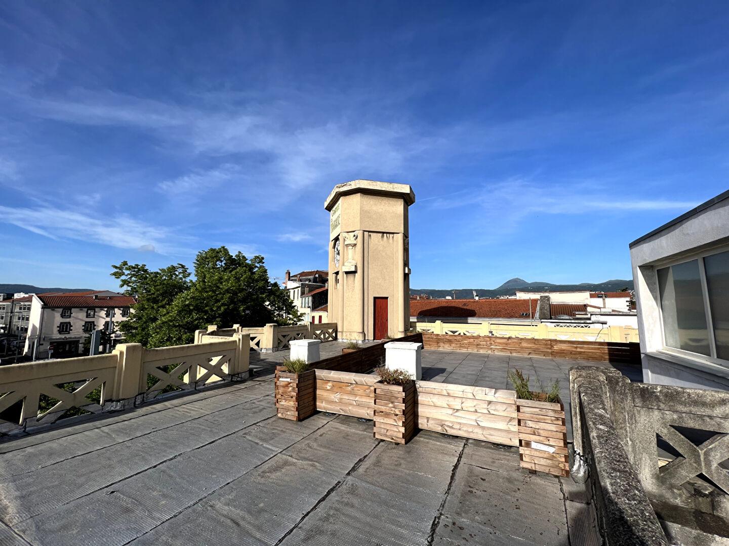Appartement CLERMONT FERRAND (63100) 6 pièces 159.00 m²