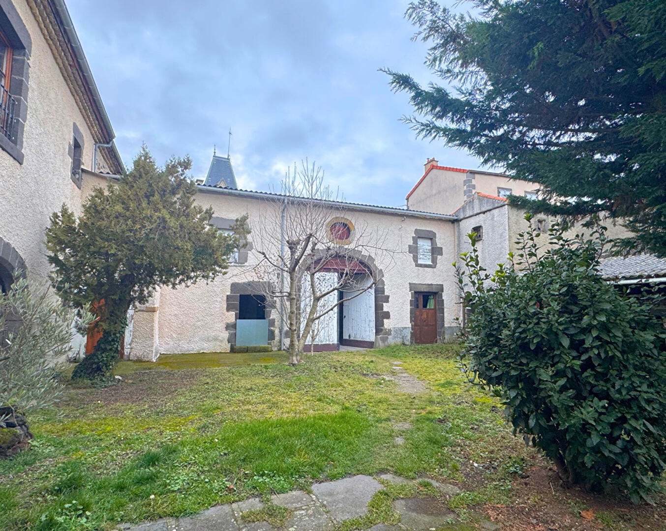 Maison LE CREST (63450) 9 pi&egrave;ces 373.00 m&sup2;