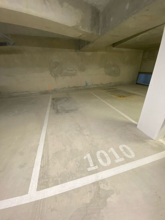 Parking / box MONTREUIL (93100) 12.00 m&sup2;