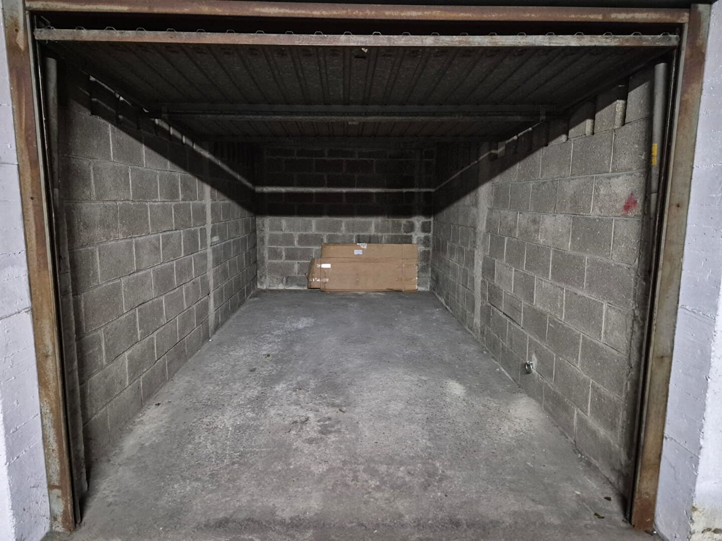 Parking / box MONTREUIL (93100) 14.00 m²
