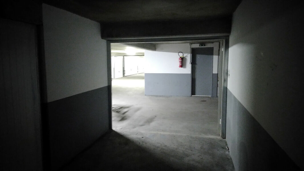 Parking / box MONTREUIL (93100)