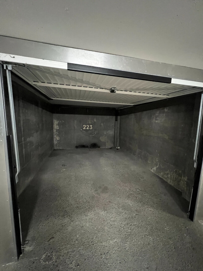 Parking / box MONTREUIL (93100) 5.00 m&sup2;