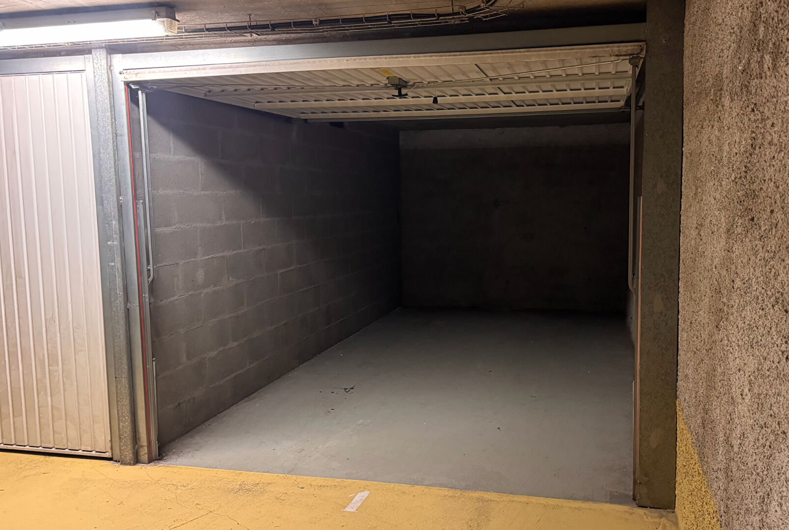 Parking / box PARIS (75018) 13.35 m²