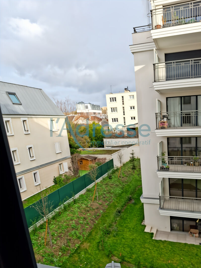 Suresnes (92) 639 000 € Appartement 4 pièces , 3 chambres 83.00 m² Avec terrasse Voir le bien