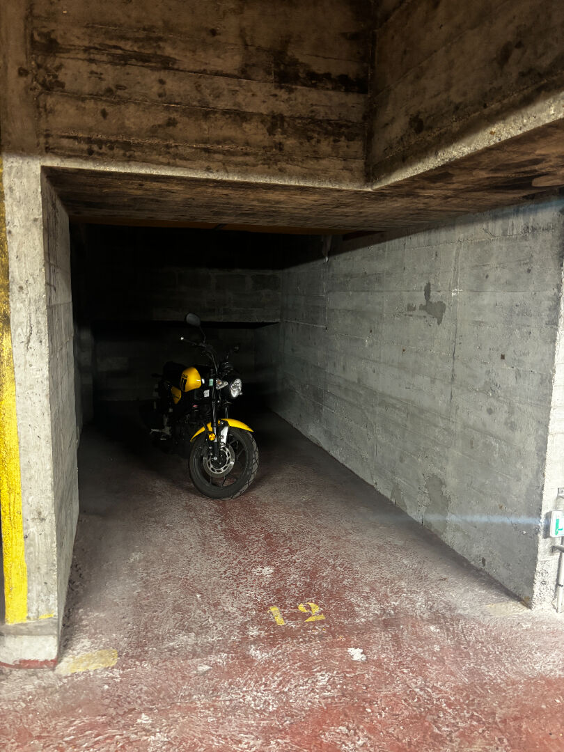 Parking / box PARIS (75012) 1 pi&egrave;ce 13.00 m&sup2;