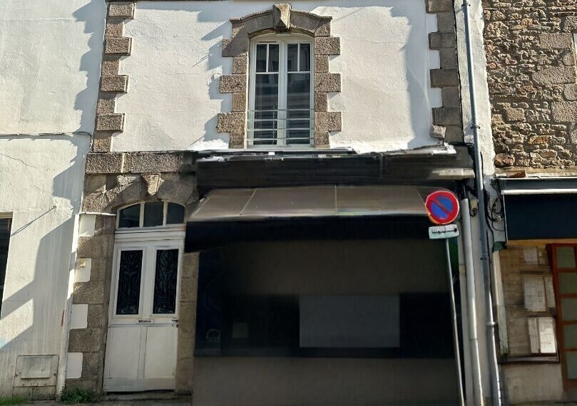 Local commercial VANNES (56000) 71.61 m&sup2;