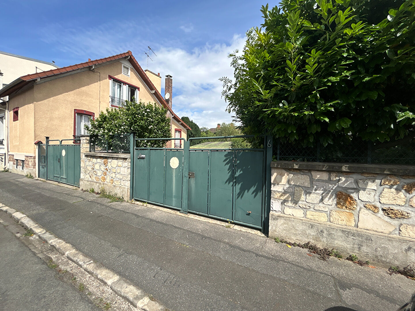 Vitry-sur-Seine (94) 588 000 € Maison 5 pièces , 4 chambres 105.00 m² Avec garage/box Voir le bien