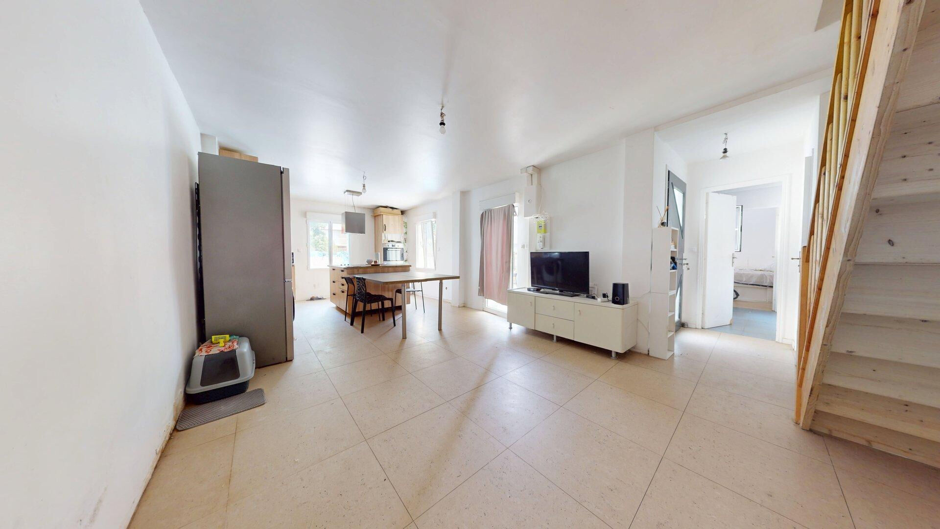 à 6 km de Montrouge Exclusif 380 000 € Maison 4 pièces , 3 chambres 96.00 m² Avec jardin, terrasse Voir le bien