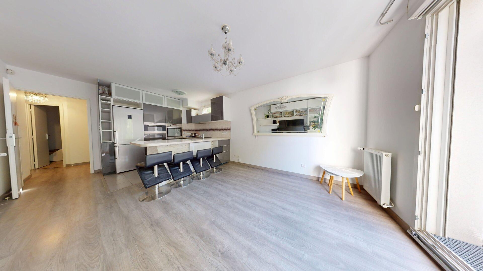 Vitry-sur-Seine (94) 395 000 € Appartement 5 pièces , 4 chambres 89.68 m² Avec jardin, terrasse Voir le bien