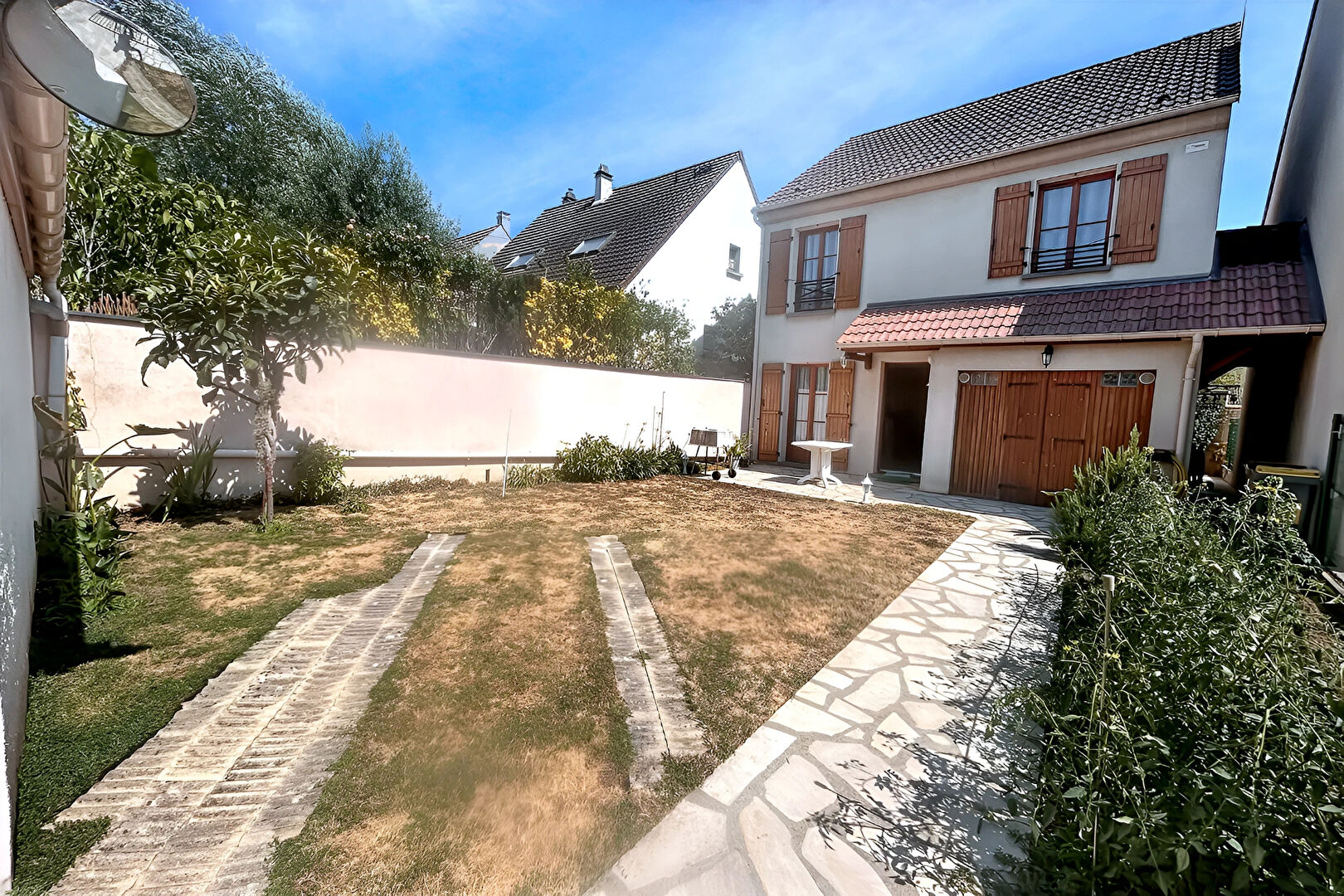 Vitry-sur-Seine (94) 469 000 € Maison 5 pièces , 3 chambres 91.00 m² Avec jardin, garage/box Voir le bien