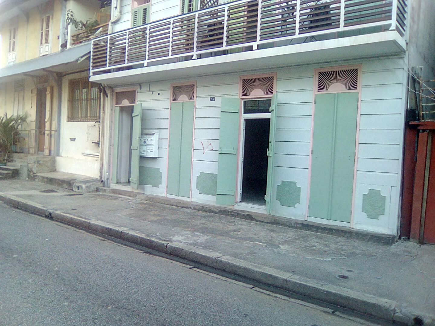 Local commercial CAYENNE (97300) 57.00 m²