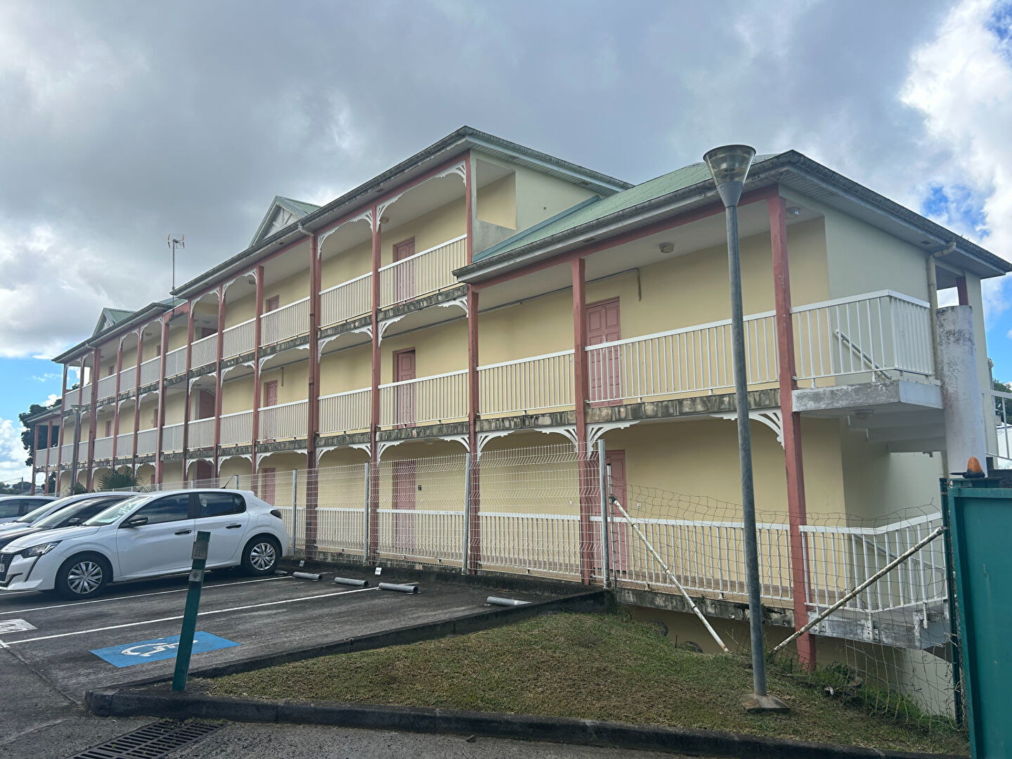 Appartement FORT DE FRANCE (97200) 1 pièce 28.00 m²