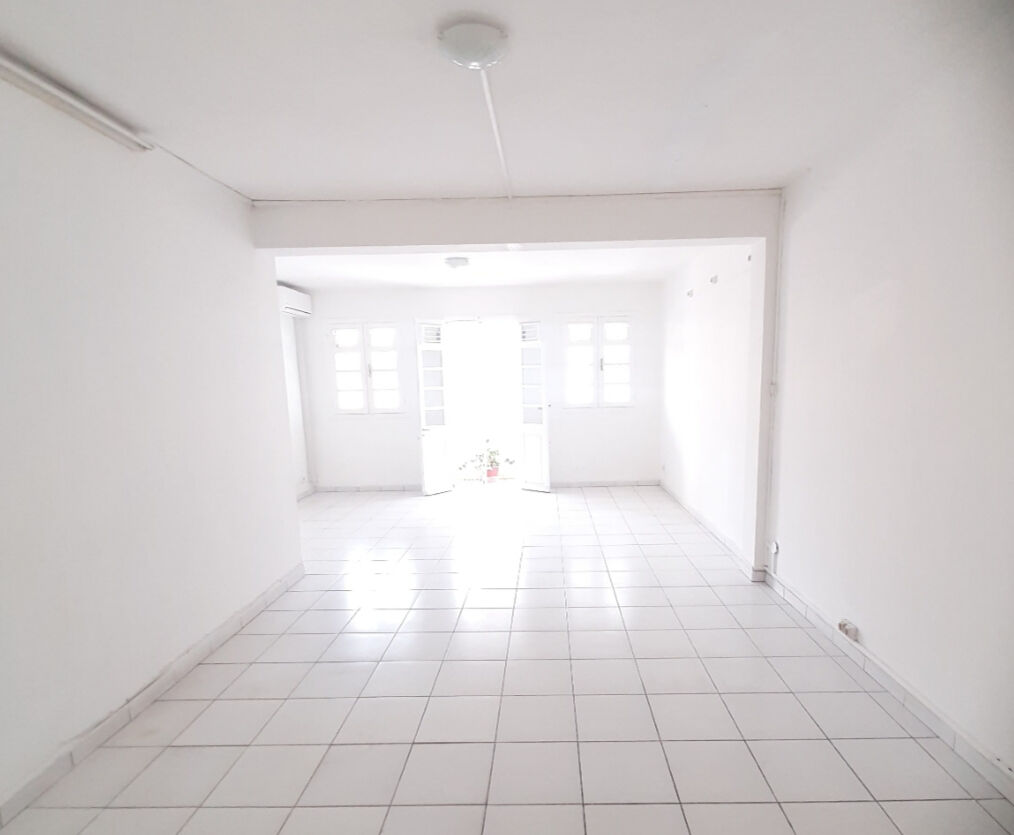 Local d'activité FORT DE FRANCE (97200) 2 pièces 58.00 m²