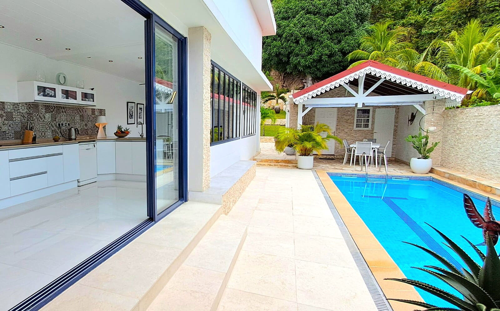 Maison LA TRINITE (97220) 7 pi&egrave;ces 255.00 m&sup2;