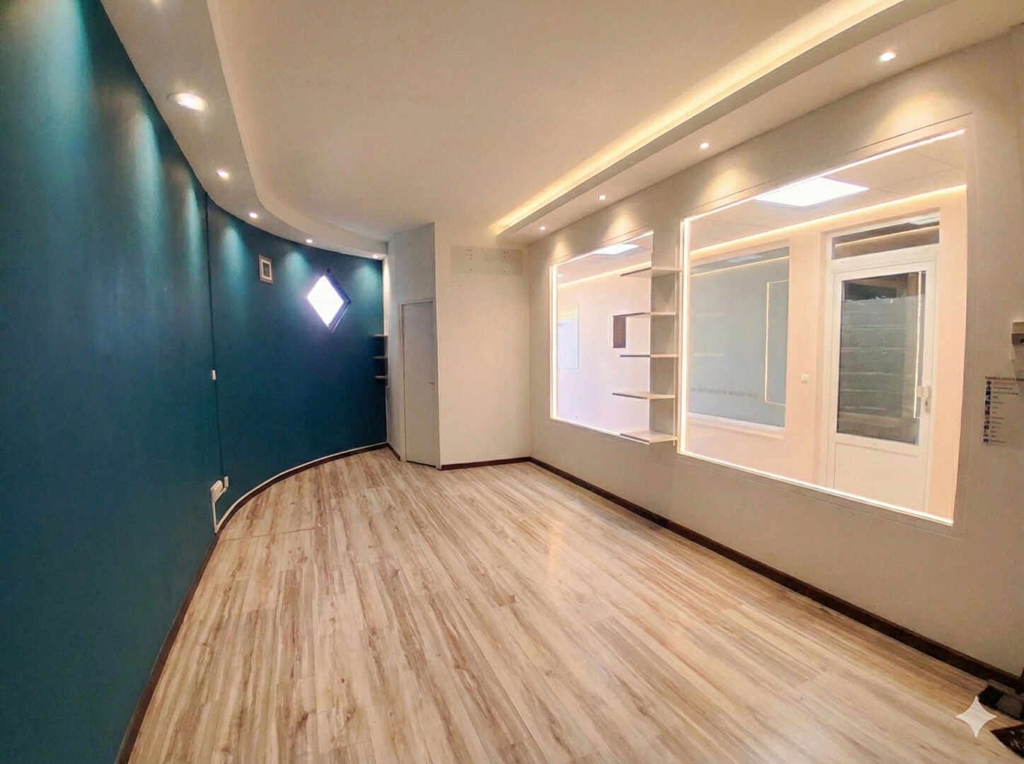 Local commercial SCHOELCHER (97233) 30.00 m&sup2;